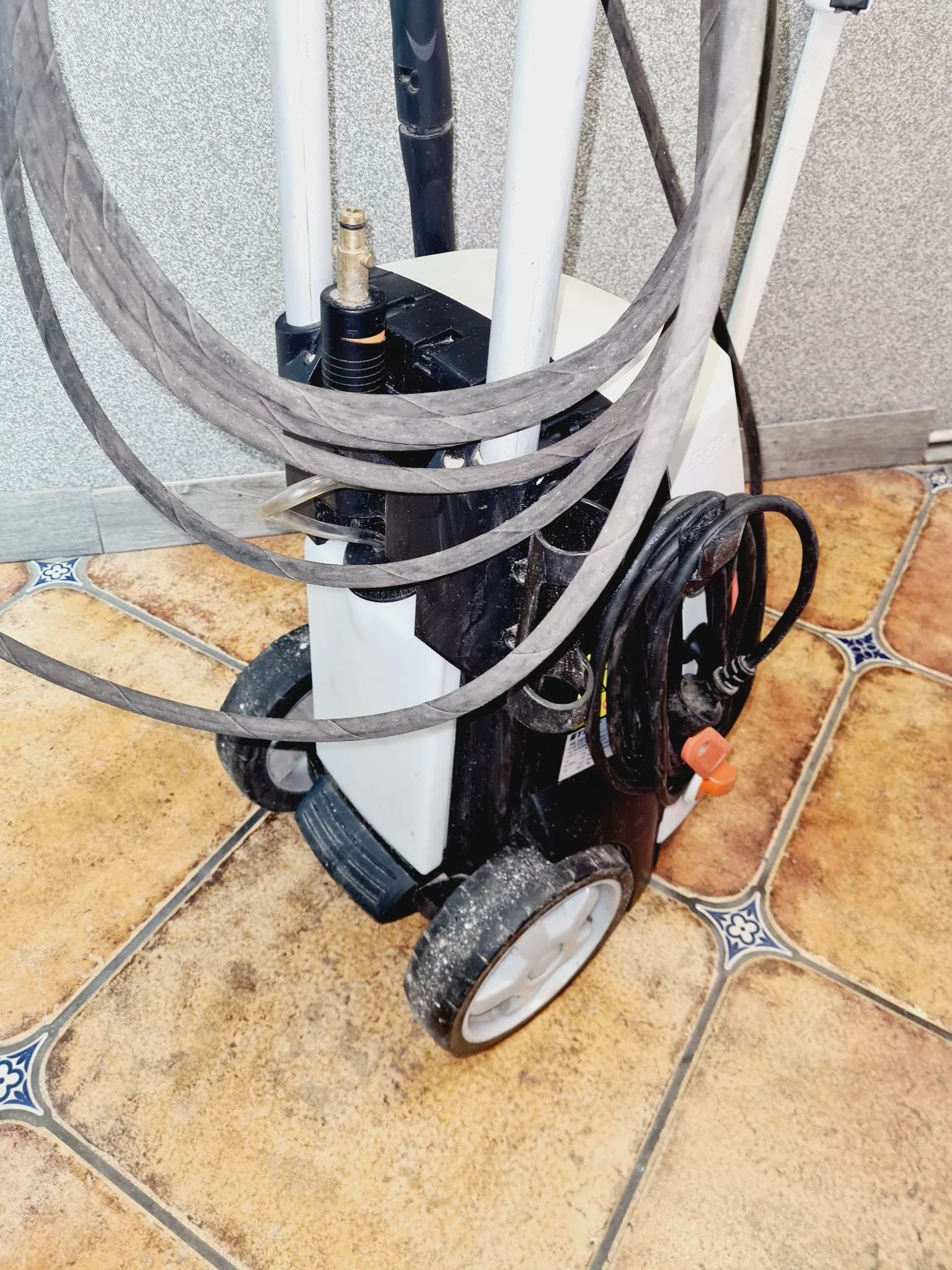 myjka-wysokocisnieniowa-stihl-re-143-napiecie-zasilania-230