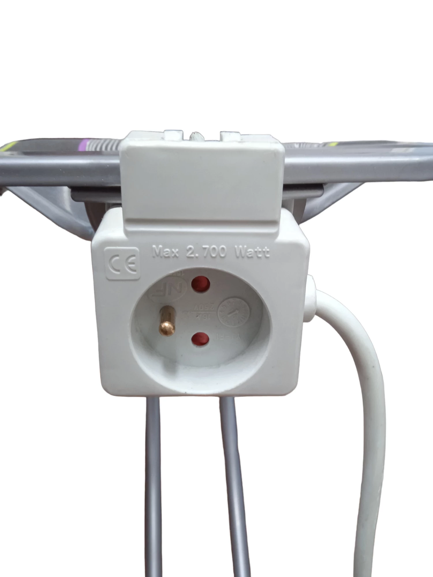 deska-do-prasowania-z-gniazdkiem-115cm-x-37cm-stan-uzywany