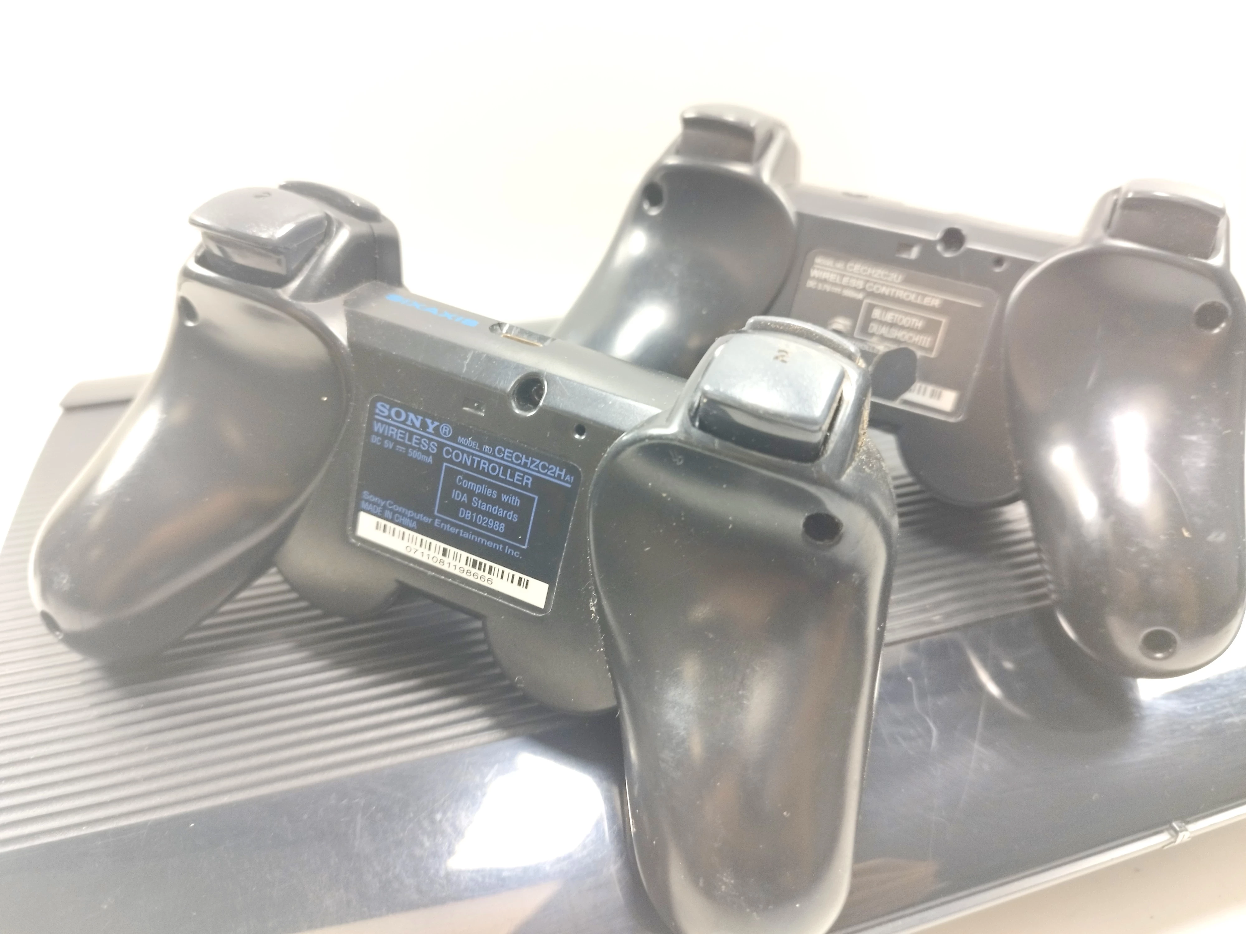 konsola-ps3-cech-4204a-pady-wersja-konsoli-super-slim