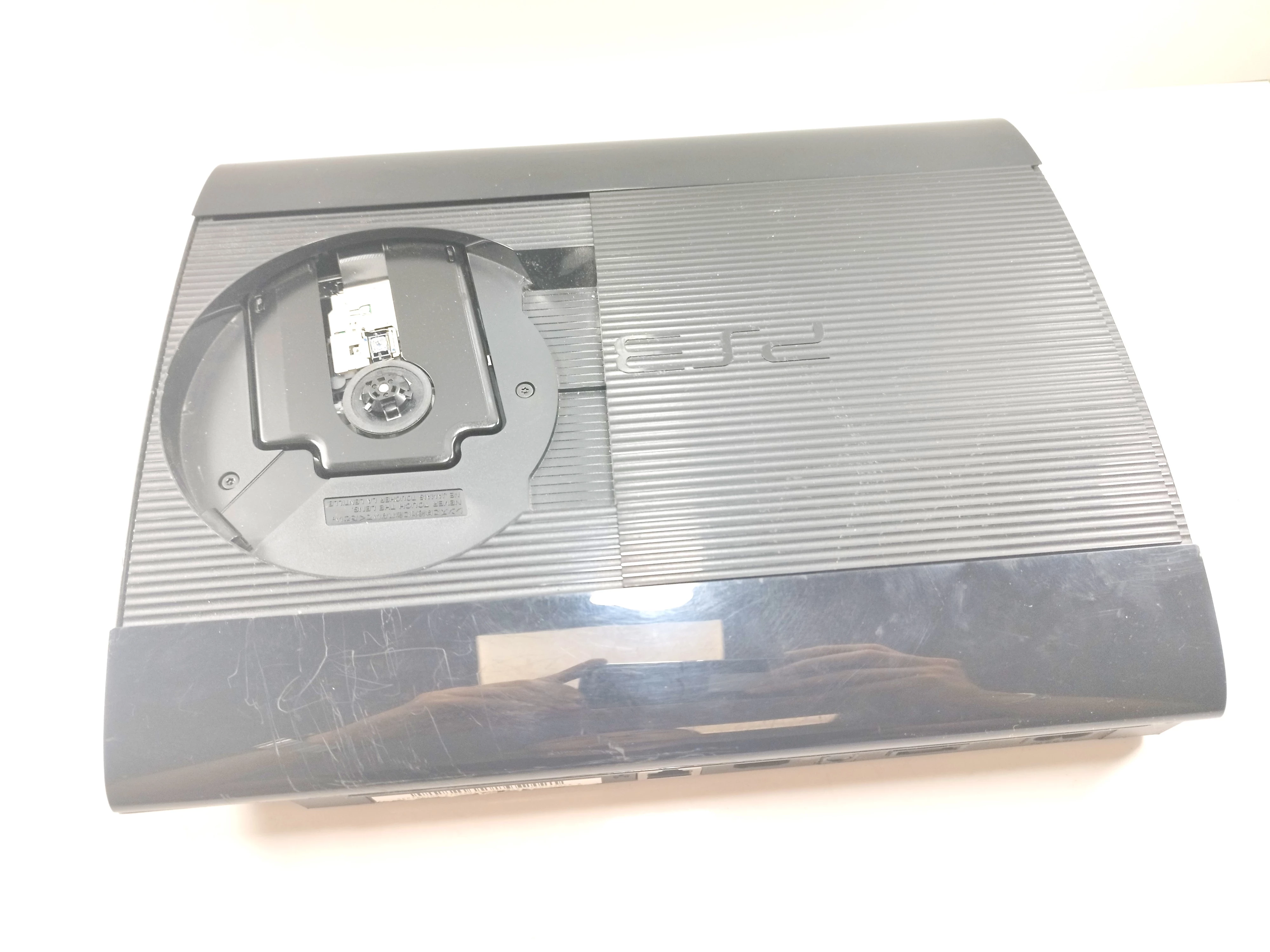 konsola-ps3-cech-4204a-pady-liczba-kontrolerow-w-zestawie-1