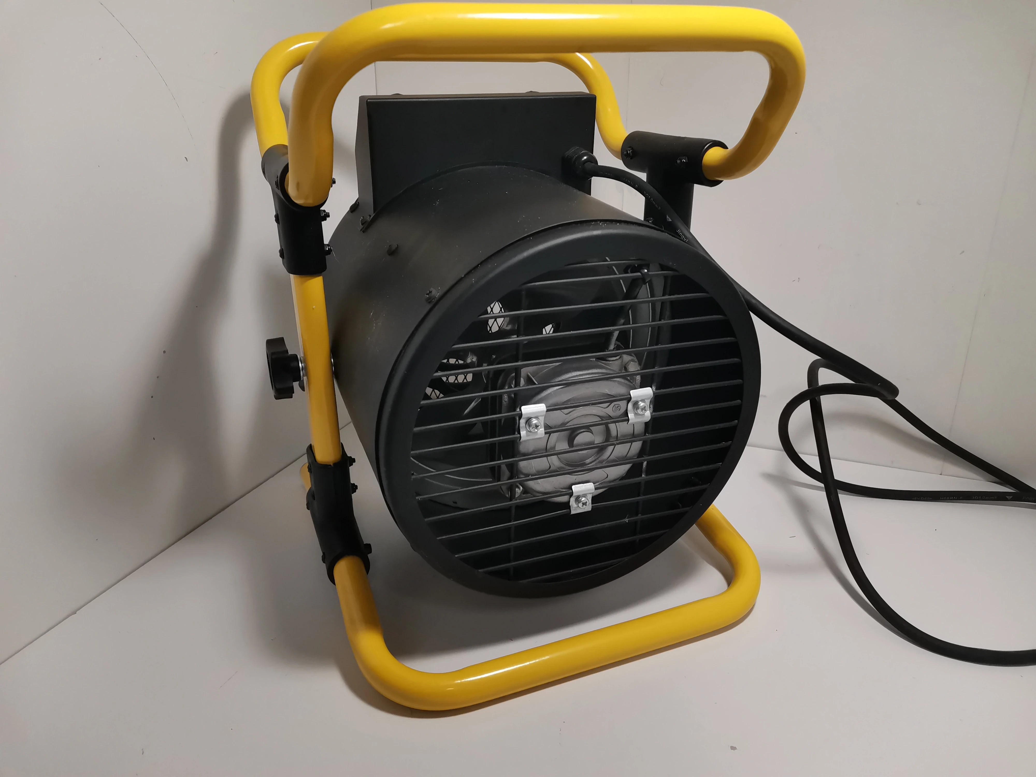 nagrzewnica-stanley-st-52-241-e-2kw-rodzaj-elektryczna