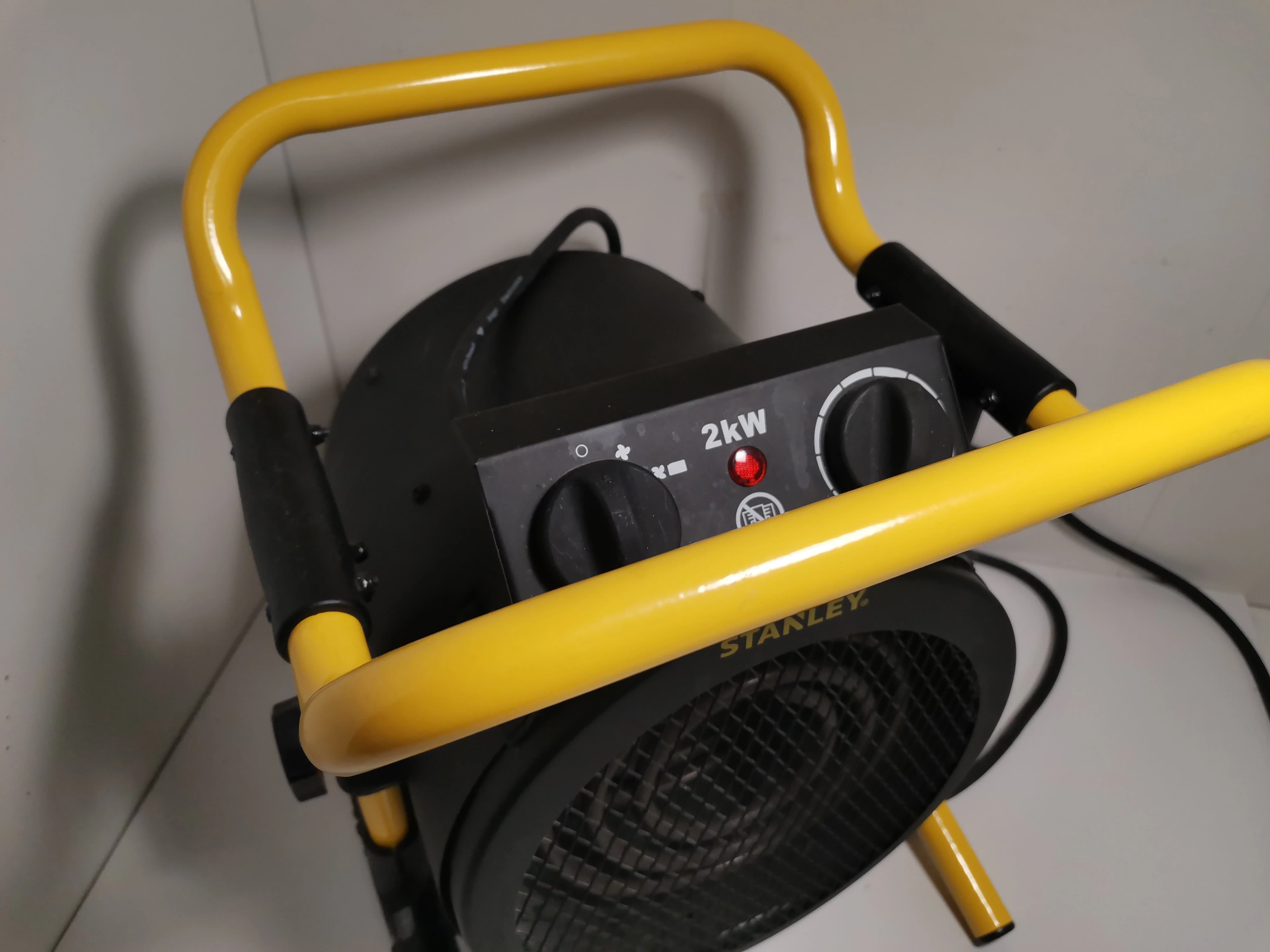 nagrzewnica-stanley-st-52-241-e-2kw-stan-uzywany