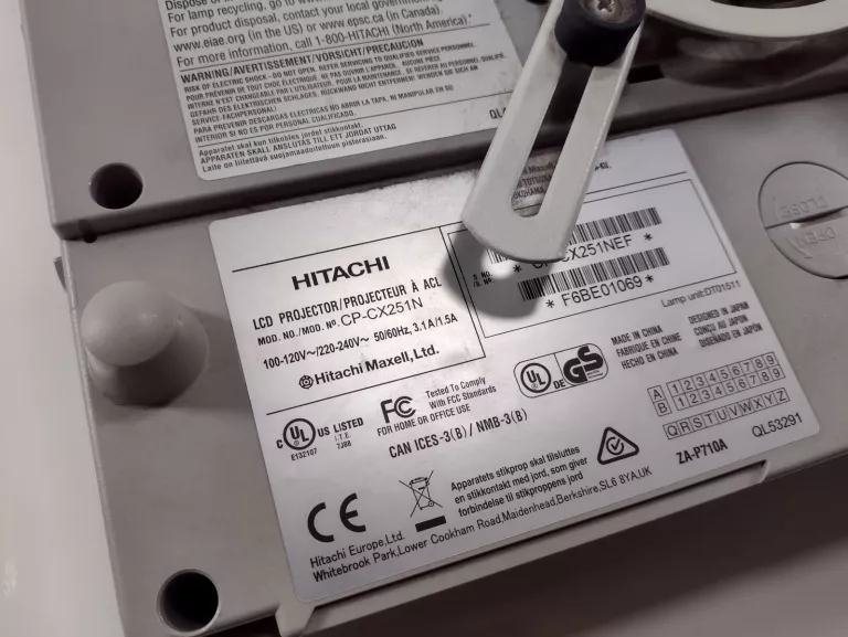 PROJEKTOR HITACHI CP-CX251