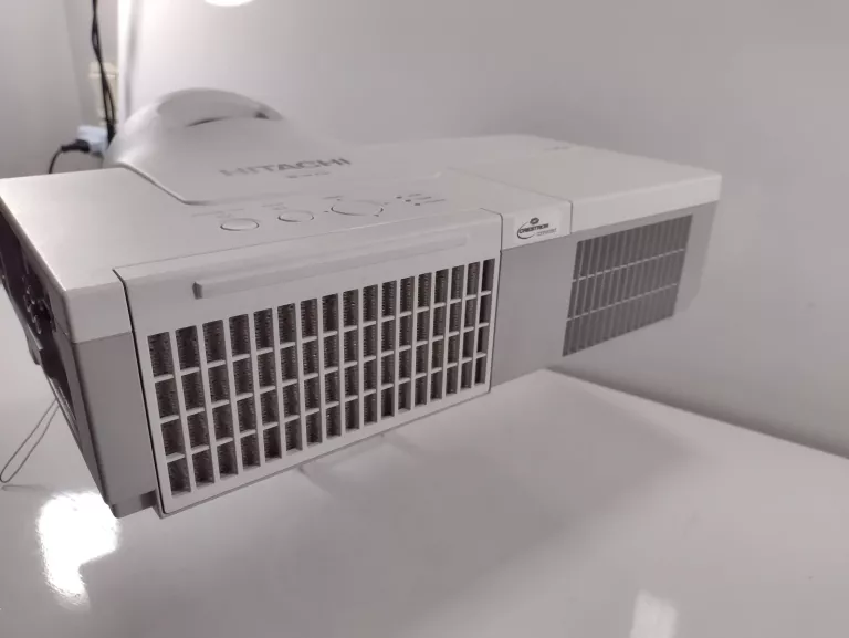 PROJEKTOR HITACHI CP-CX251