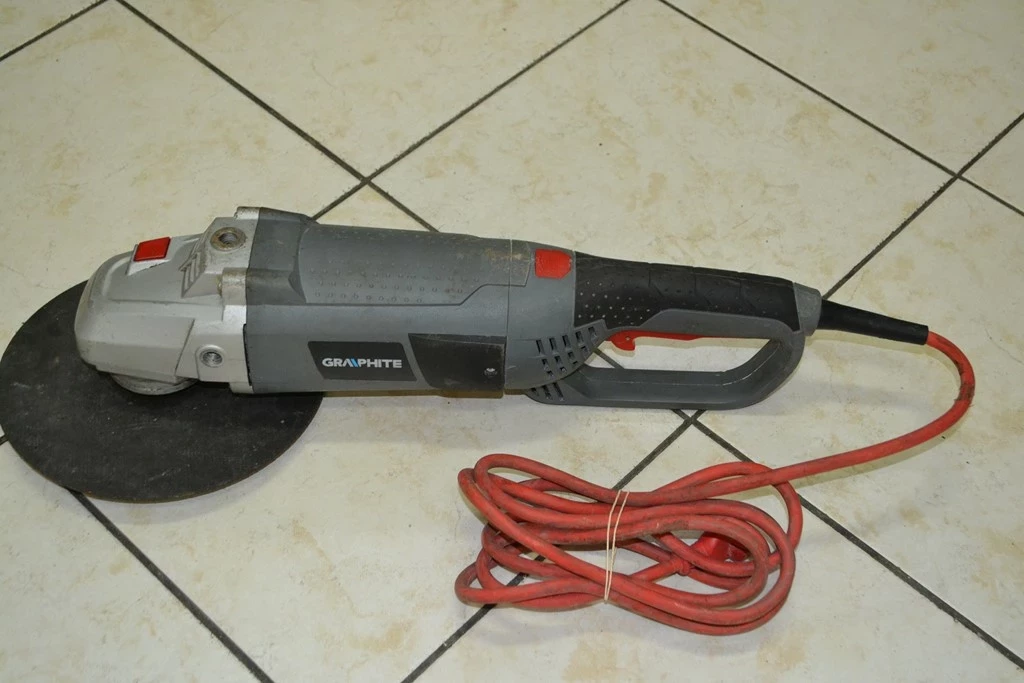 szlifierka-katowa-2600w-graphite-230mm-okazja-marka-graphite