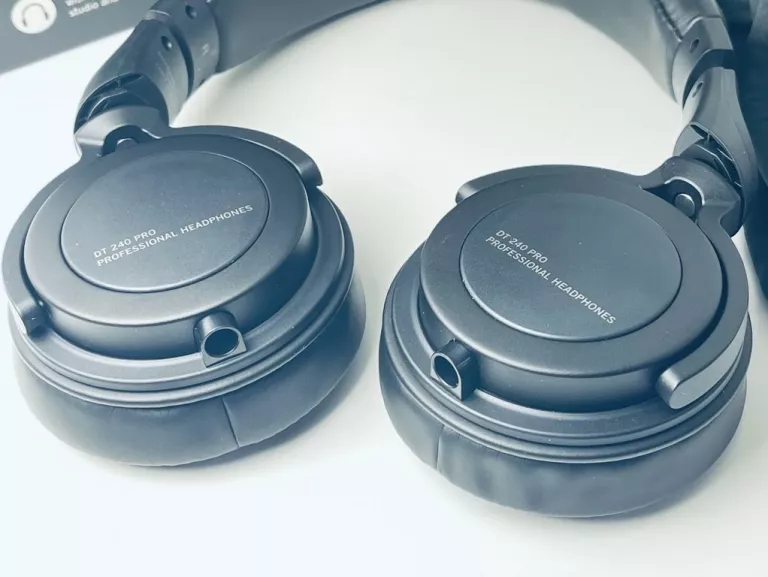 SŁUCHAWKI NAUSZNE BEYERDYNAMIC DT 240 PRO