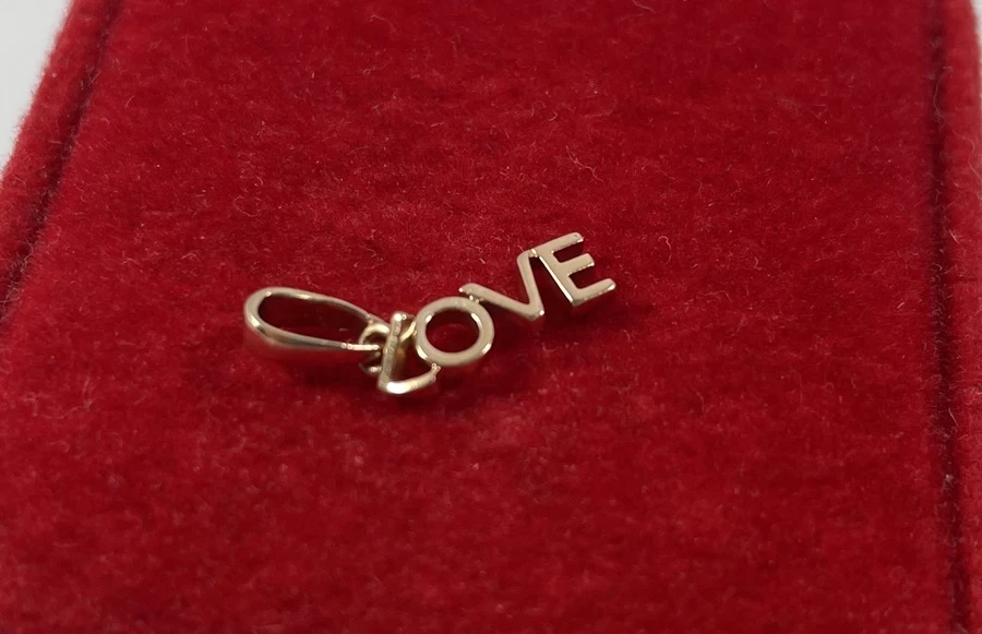 delikatna-zlota-zawieszka-love-proby-585-stan-uzywany