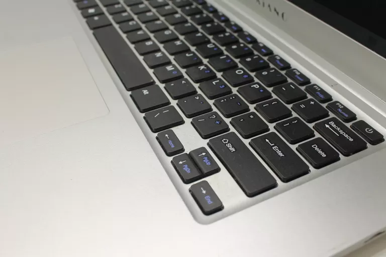 LAPTOP KIANO SLIMNOTE 14 INTEL ATOM 2 GB/32 GB