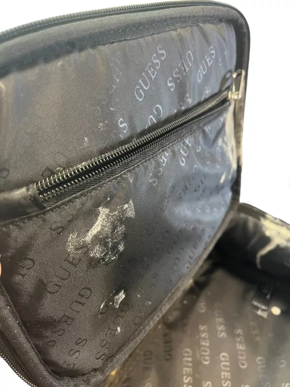 kosmetyczka-guess-brudna-do-wyczyszczenia-stan-uzywany