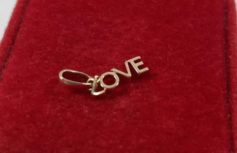 delikatna-zlota-zawieszka-love-proby-585-stan-uzywany