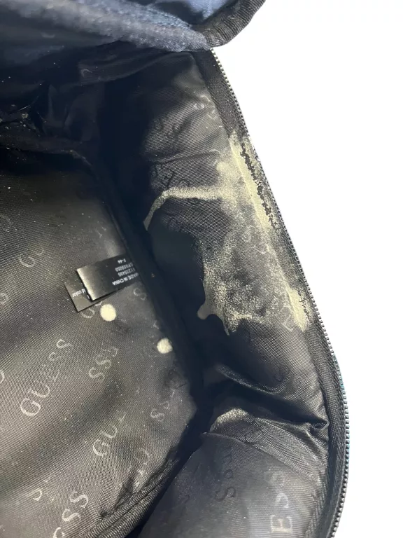 kosmetyczka-guess-brudna-do-wyczyszczenia-kolor-czarny