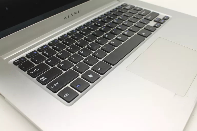LAPTOP KIANO SLIMNOTE 14 INTEL ATOM 2 GB/32 GB