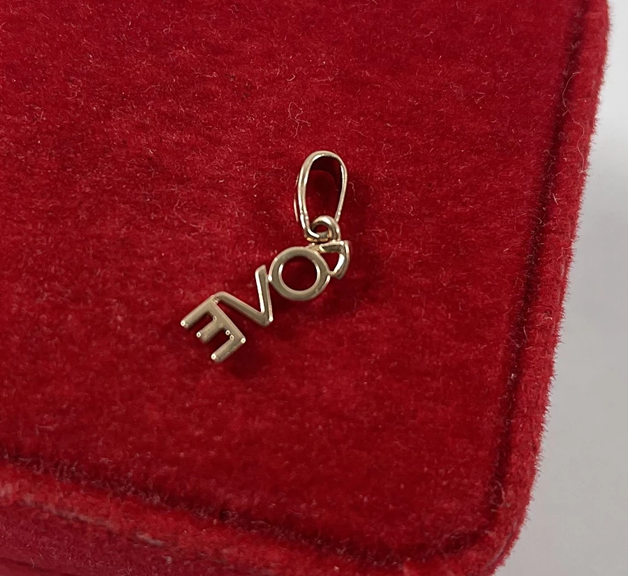 delikatna-zlota-zawieszka-love-proby-585-marka-inna-marka