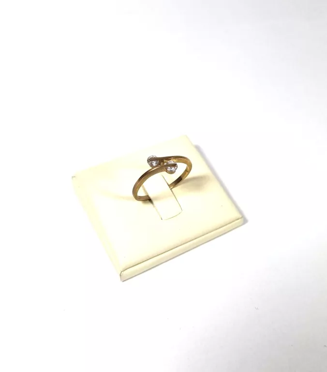 piekny-zloty-pierscionek-material-15835-2