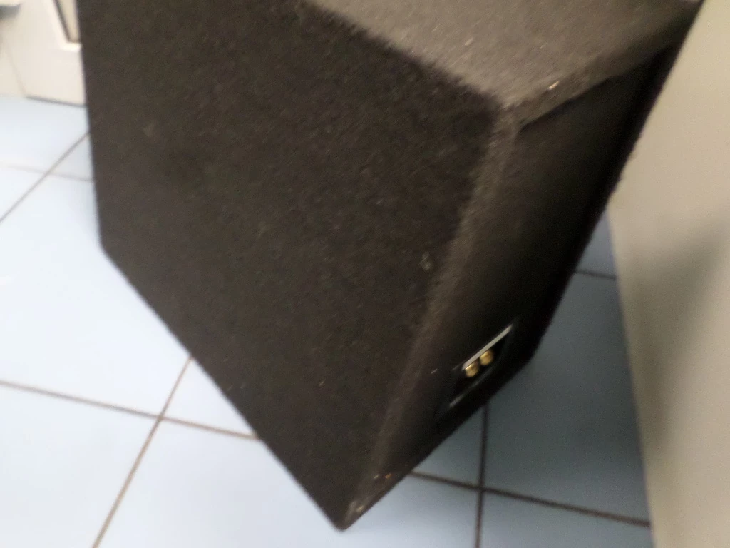 subwoofer-samochodowy-sony-xs-nw1202e-konstrukcja-jednodrozne