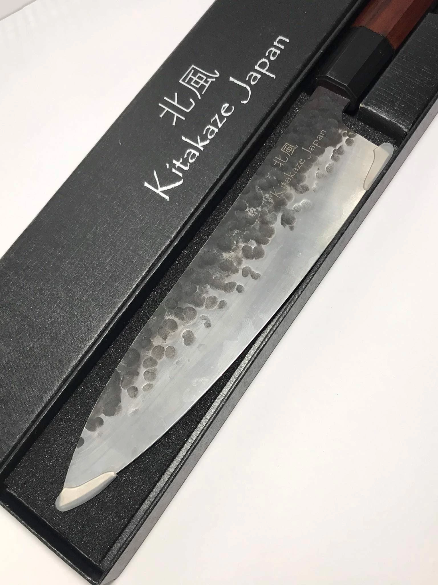 noz-kuchenny-kitakaze-japan-material-ostrza-ze-stali