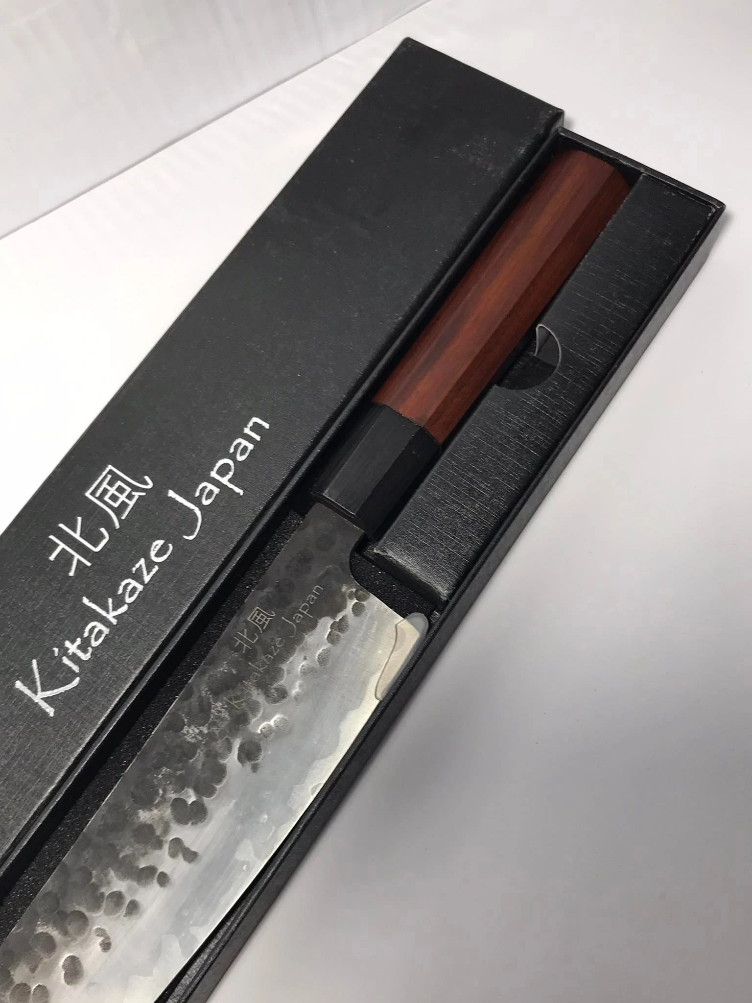 noz-kuchenny-kitakaze-japan-material-uchwytu-drewniany