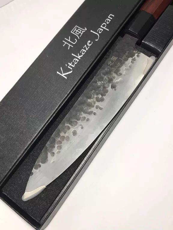 noz-kuchenny-kitakaze-japan-material-ostrza-ze-stali