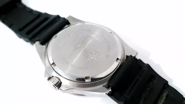 zegarek-meski-casio-wr-200m-mdv-106-funkcje-wodoszczelny