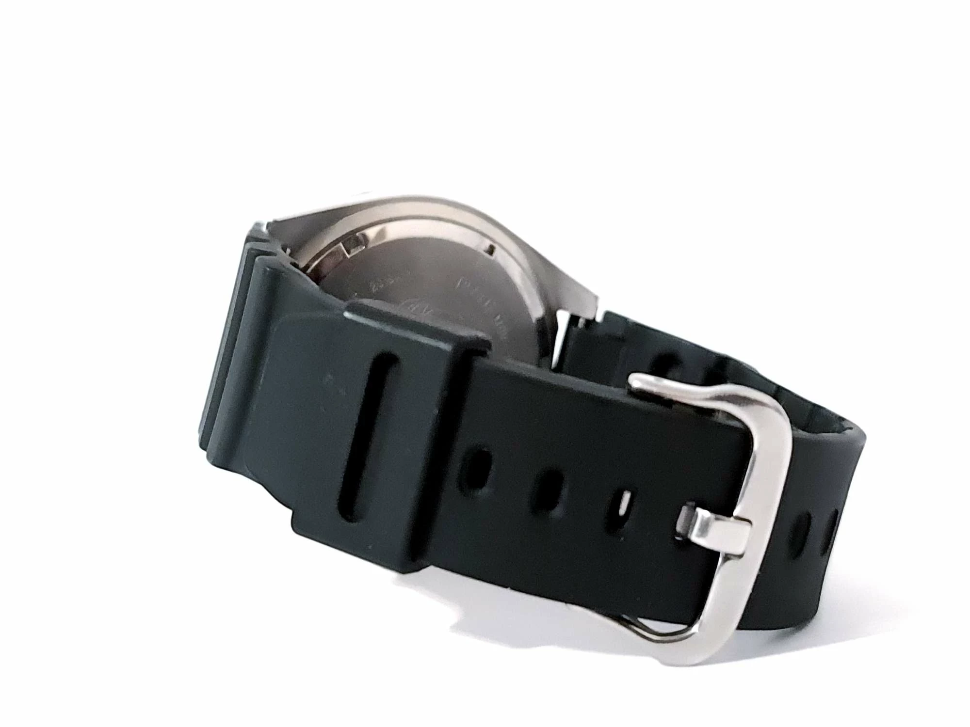 zegarek-meski-casio-wr-200m-mdv-106-ksztalt-koperty-okragla