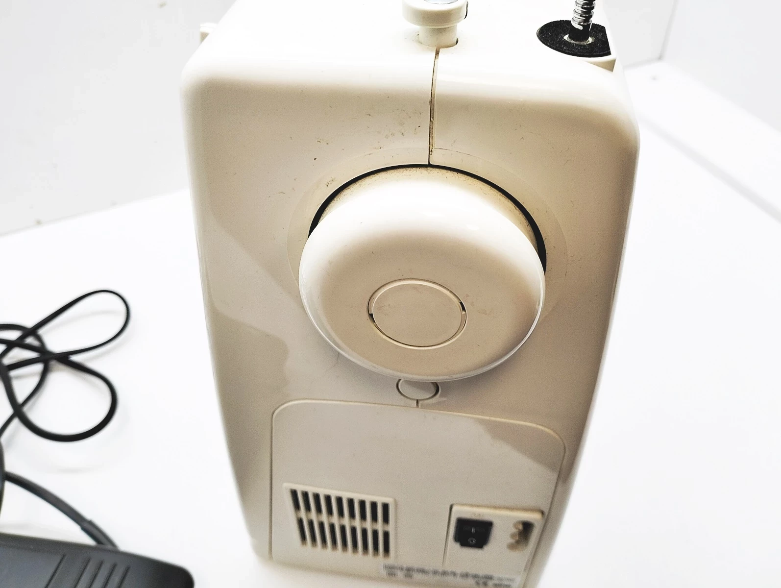 maszyna-do-szycia-elna-2110-marka-elna