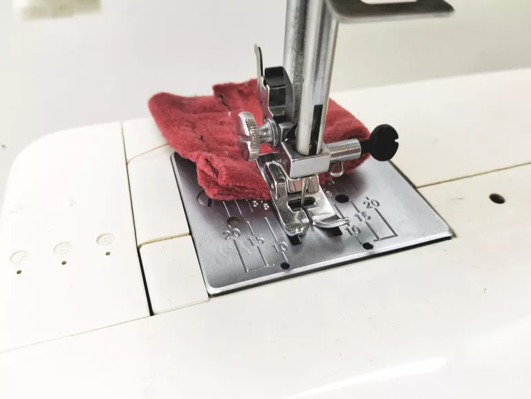 maszyna-do-szycia-elna-2110-ean-gtin-7611850701943