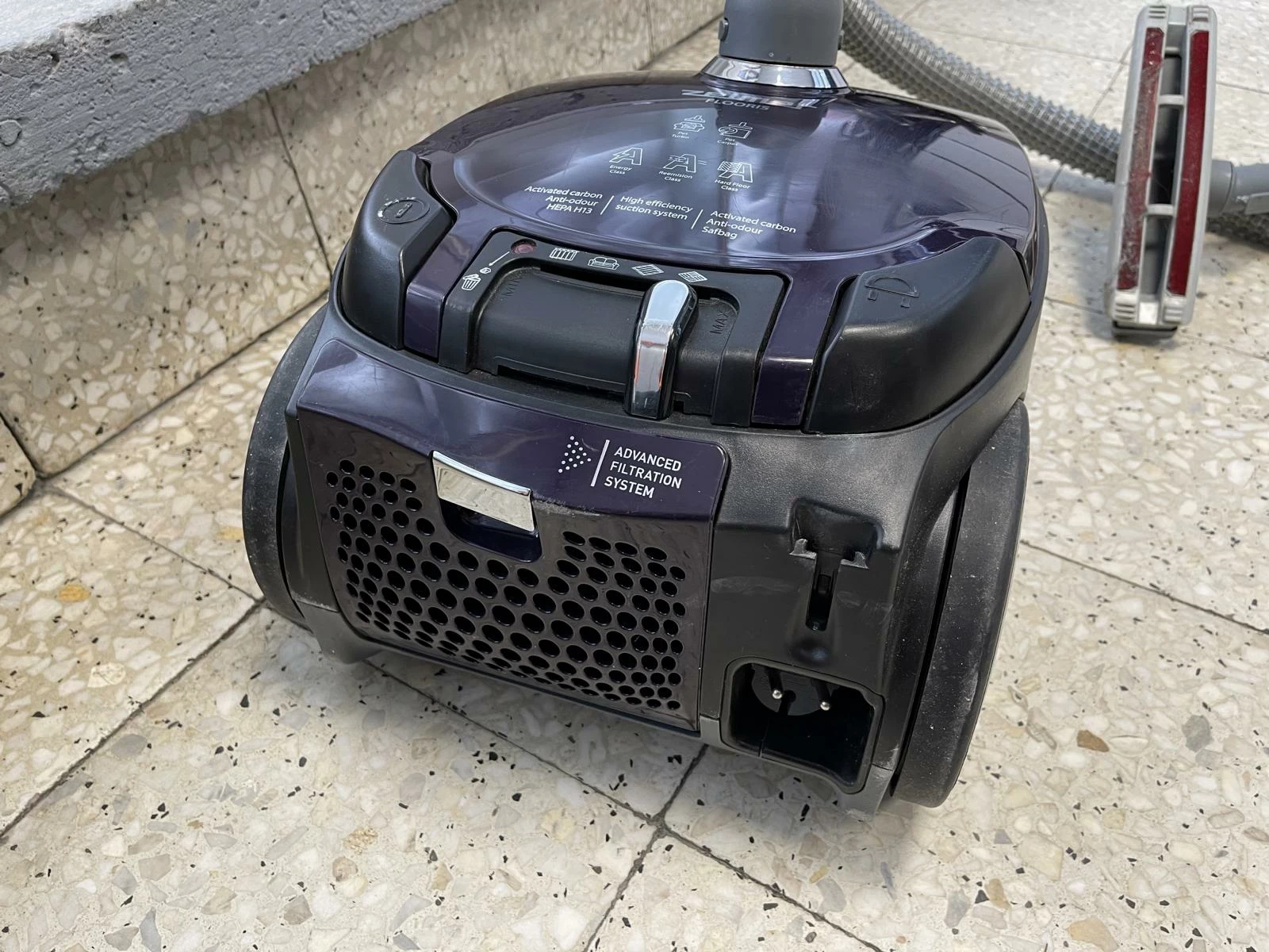 odkurzacz-zelmer-flooris-zvc545ap-700w-stan-uzywany