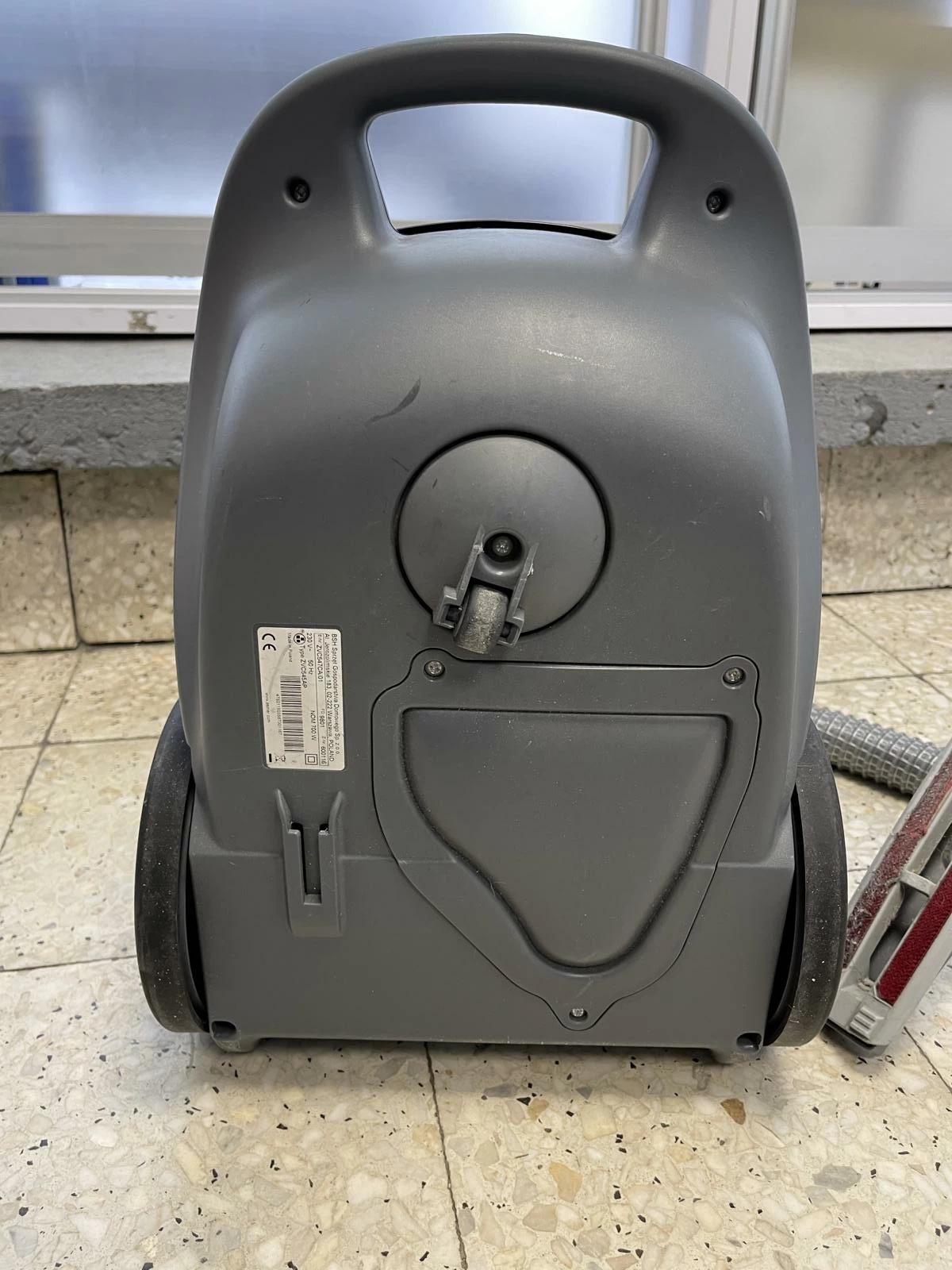 odkurzacz-zelmer-flooris-zvc545ap-700w-rodzaj-odkurzacza-workowy