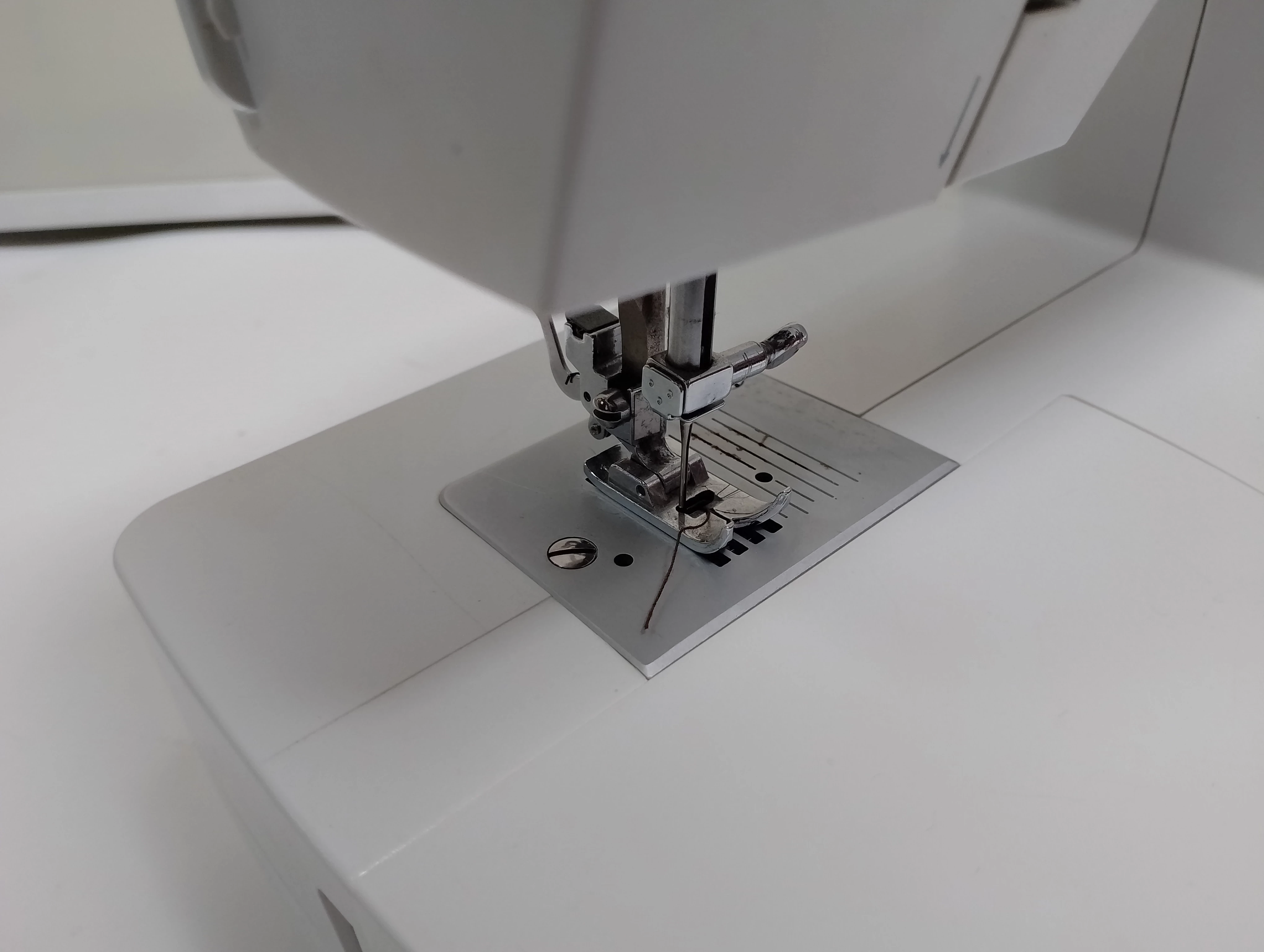 maszyna-do-szycia-redstar-r10-material-tworzywo-sztuczne