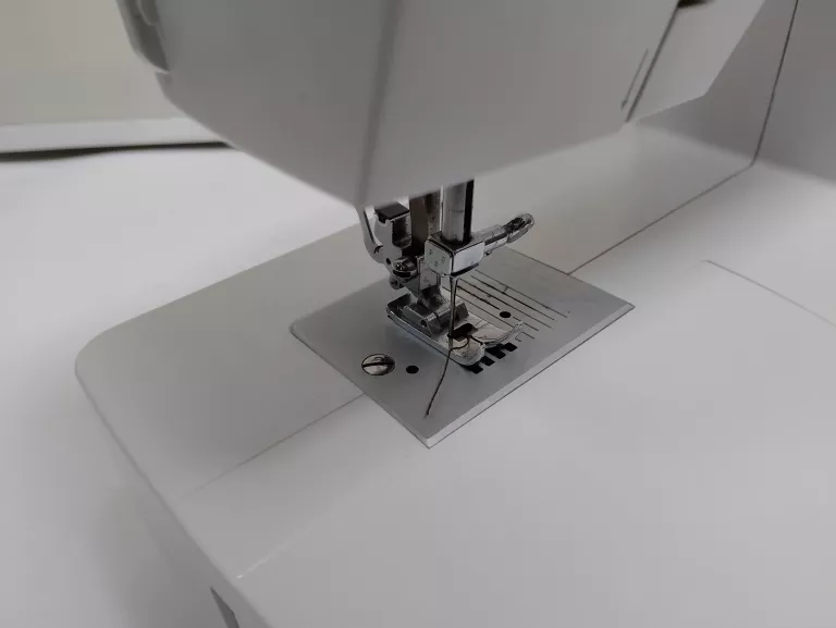 maszyna-do-szycia-redstar-r10-material-tworzywo-sztuczne