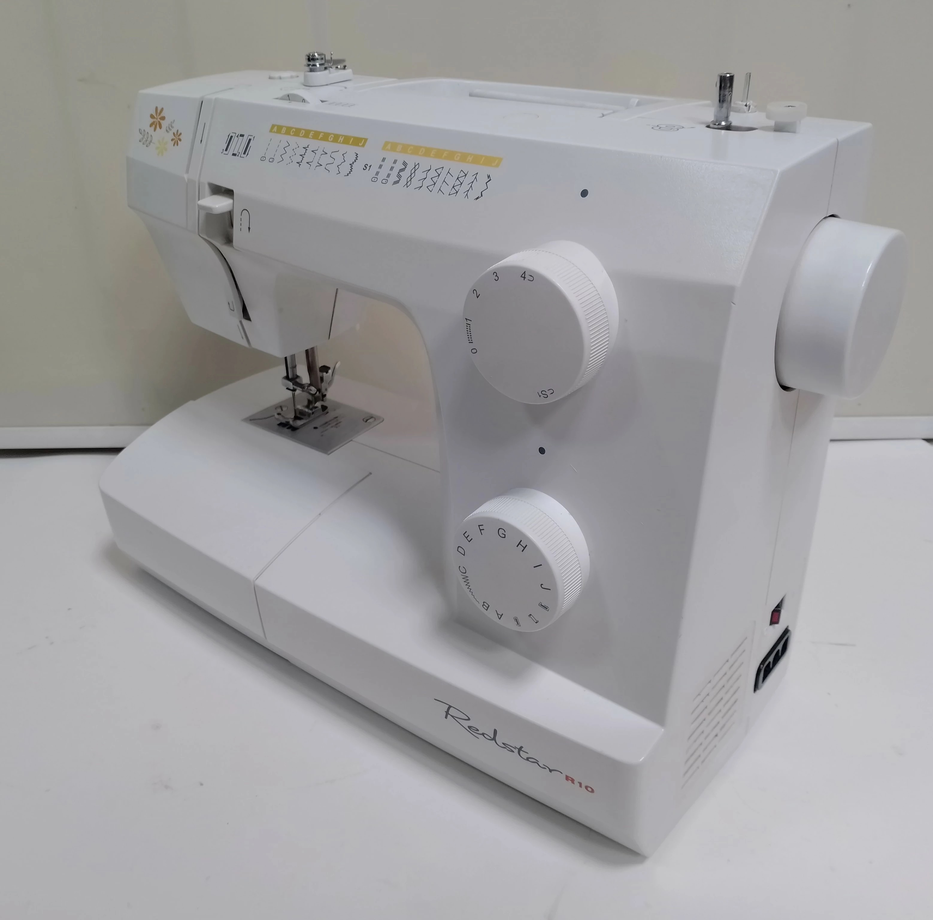 maszyna-do-szycia-redstar-r10-kolor-dominujacy-bialy