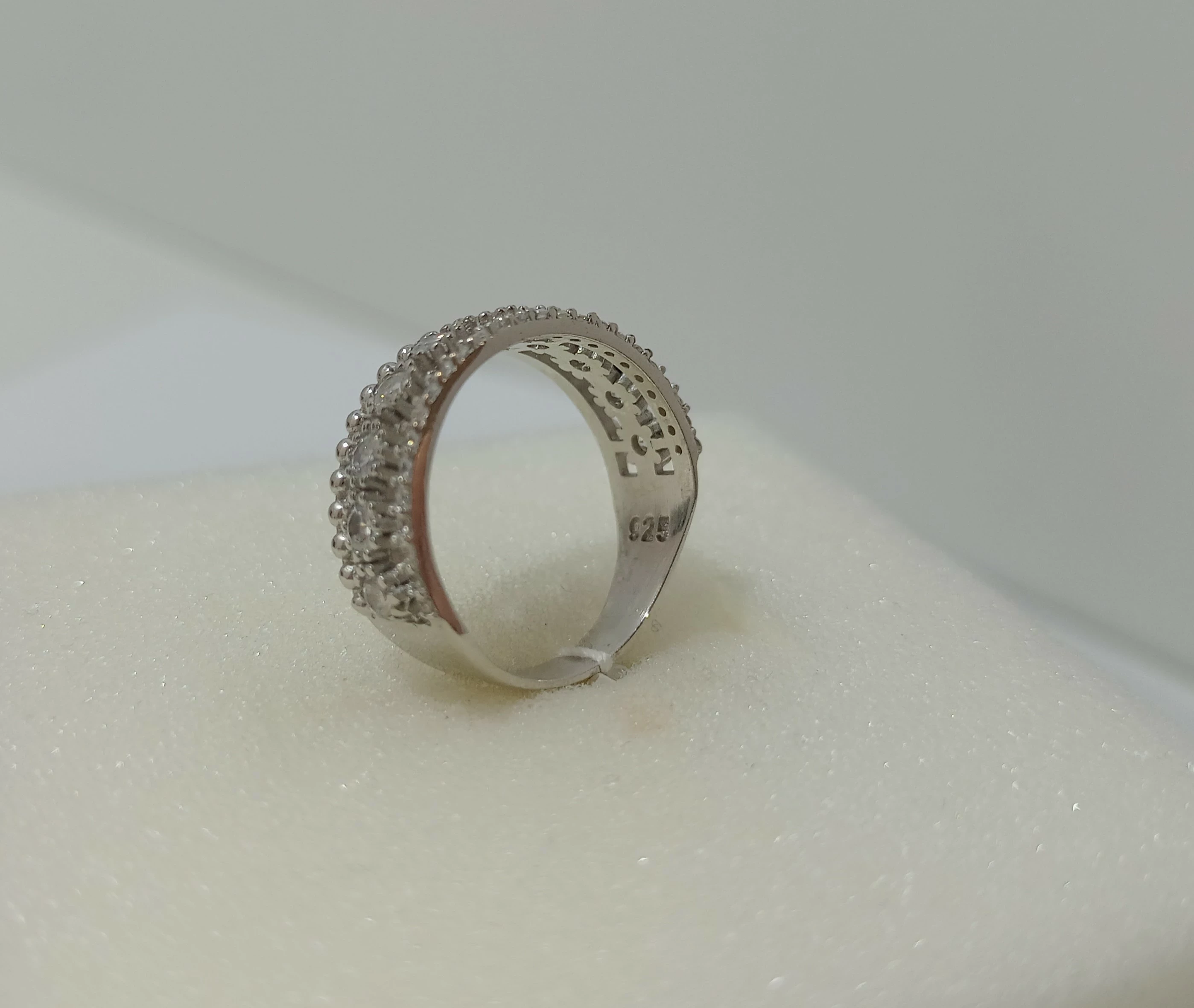 pr-925-pierscionek-obraczka-szeroka-cyrkonie-r15-stan-nowy