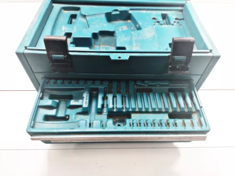 skrzynka-narzedziowa-makita-organizer-wkretarka-plac-3-maja-6-sj-luban-kamp