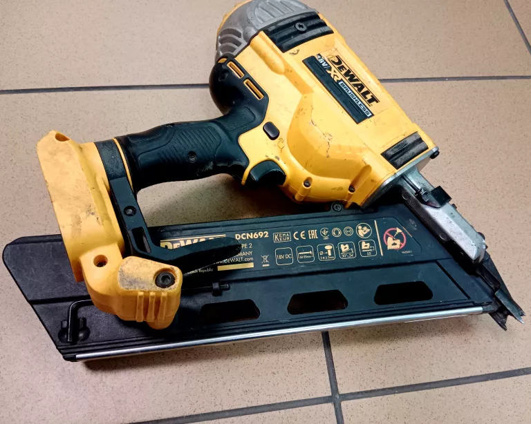GWOŹDZIARKA DEWALT DCN692/AKUMULATOR/ŁADOWARKA | Gwoździarki | Loombard.pl