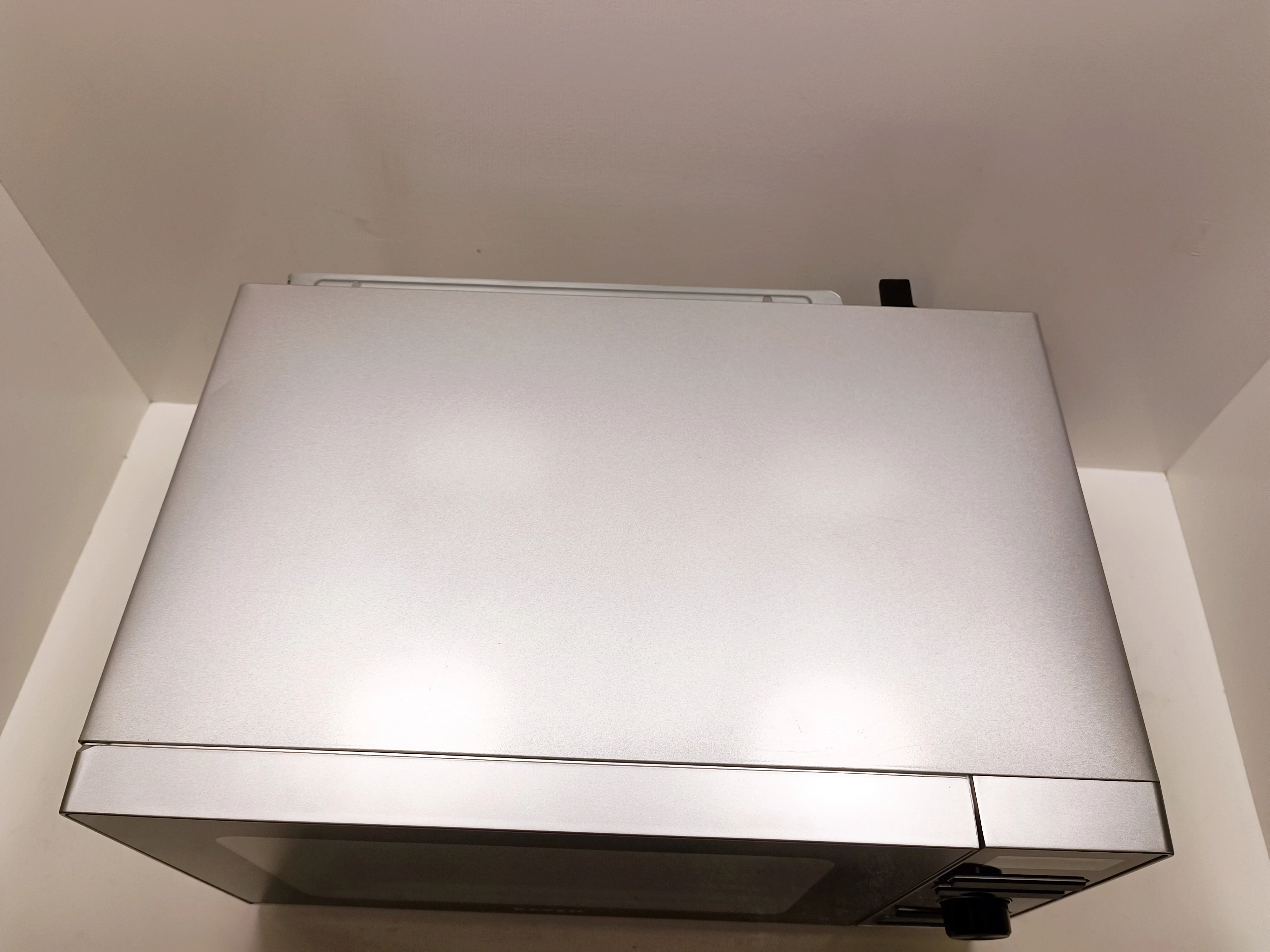 kuchenka-mikrofalowa-wolnostojaca-raven-ekm002-pojemnosc-20