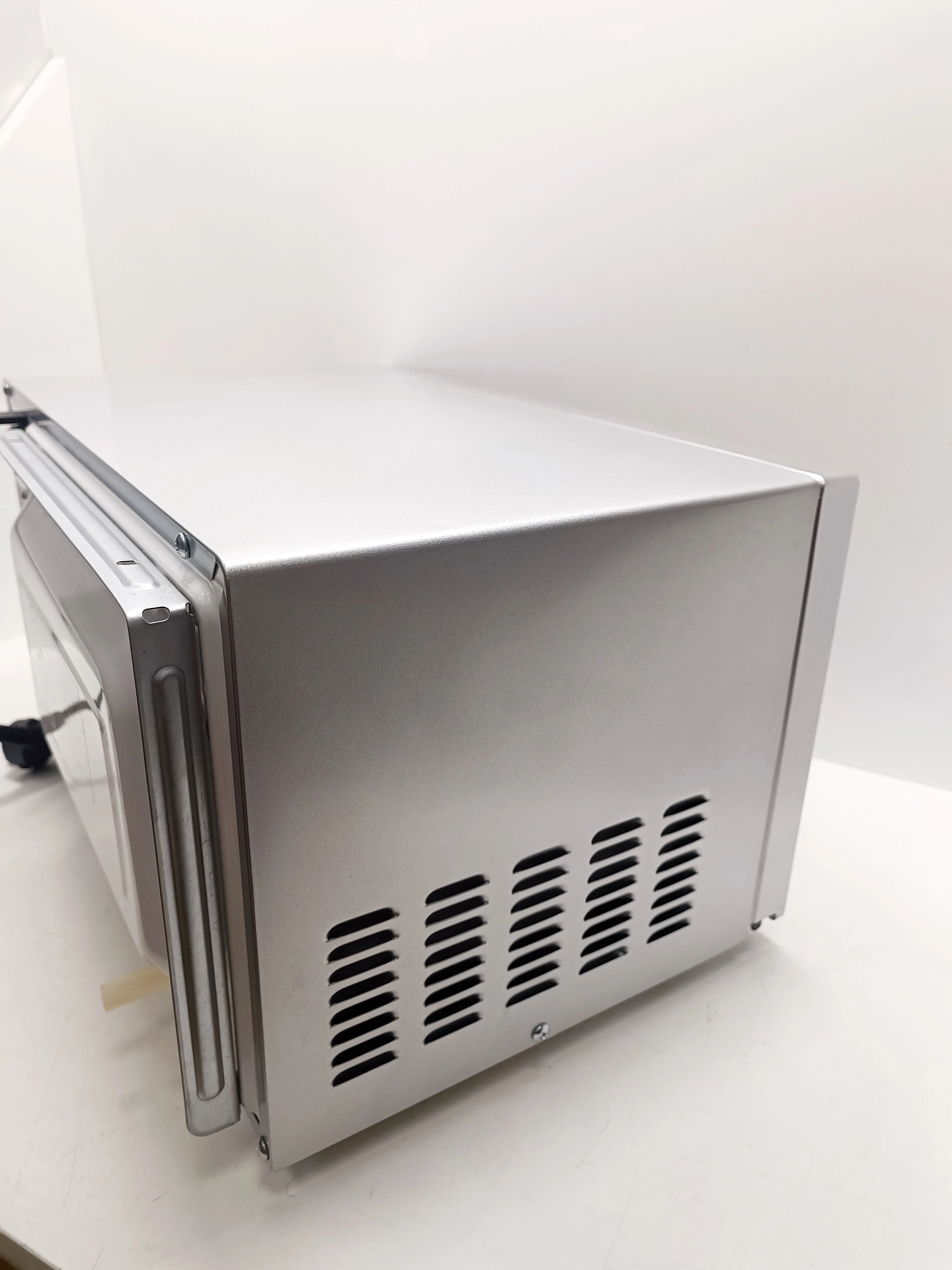 kuchenka-mikrofalowa-wolnostojaca-raven-ekm002-kod-producenta-ekm002