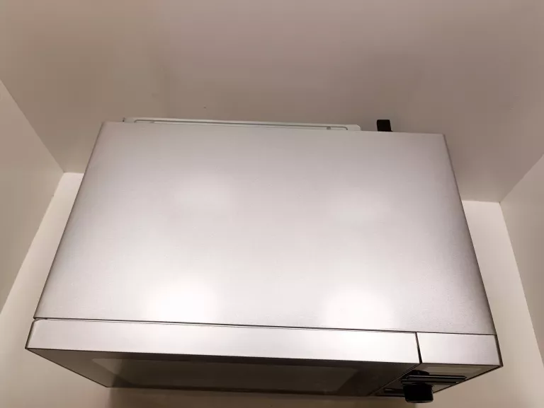 KUCHENKA MIKROFALOWA WOLNOSTOJĄCA RAVEN EKM002
