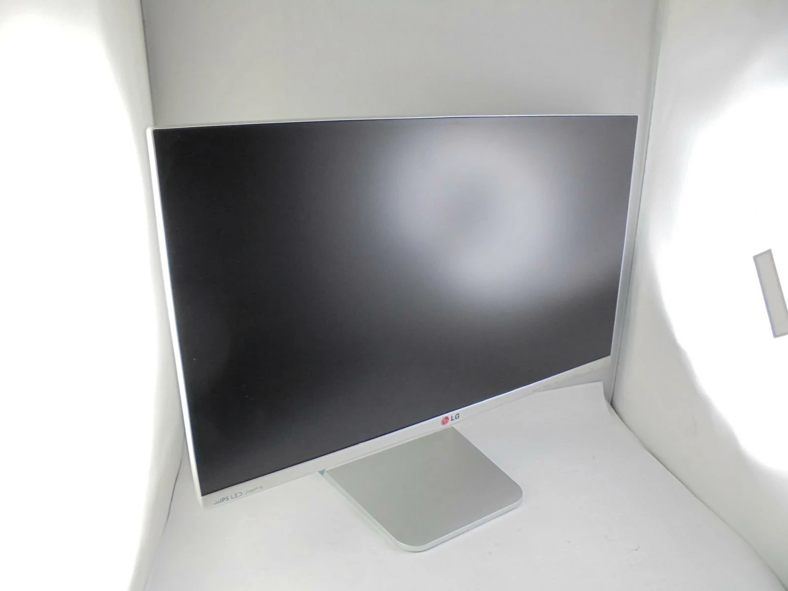 monitor-lg-24mp76hm-s-kable-rozdzielczosc-natywna-1920-x-1080