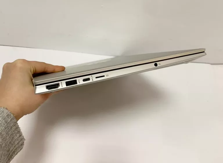 LAPTOP HP PAVILION 15-EH1000NW 8GB/256GB