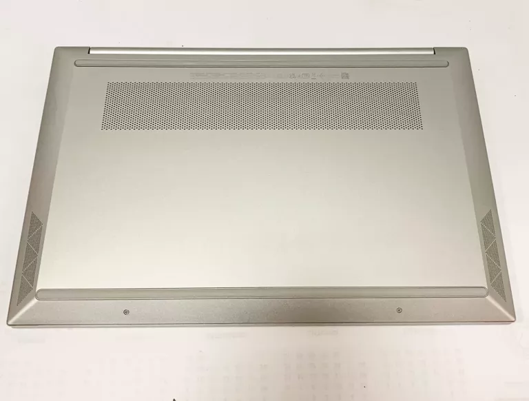 LAPTOP HP PAVILION 15-EH1000NW 8GB/256GB