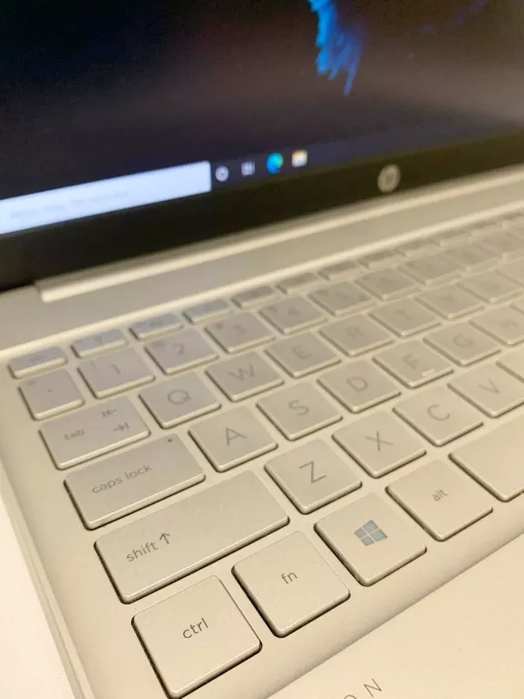 LAPTOP HP PAVILION 15-EH1000NW 8GB/256GB
