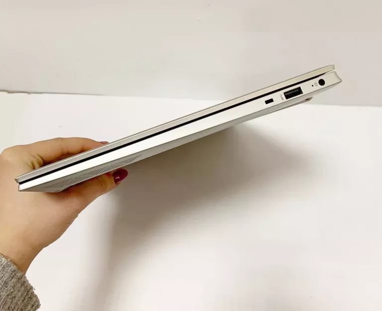 LAPTOP HP PAVILION 15-EH1000NW 8GB/256GB