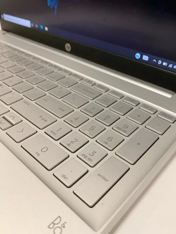 LAPTOP HP PAVILION 15-EH1000NW 8GB/256GB