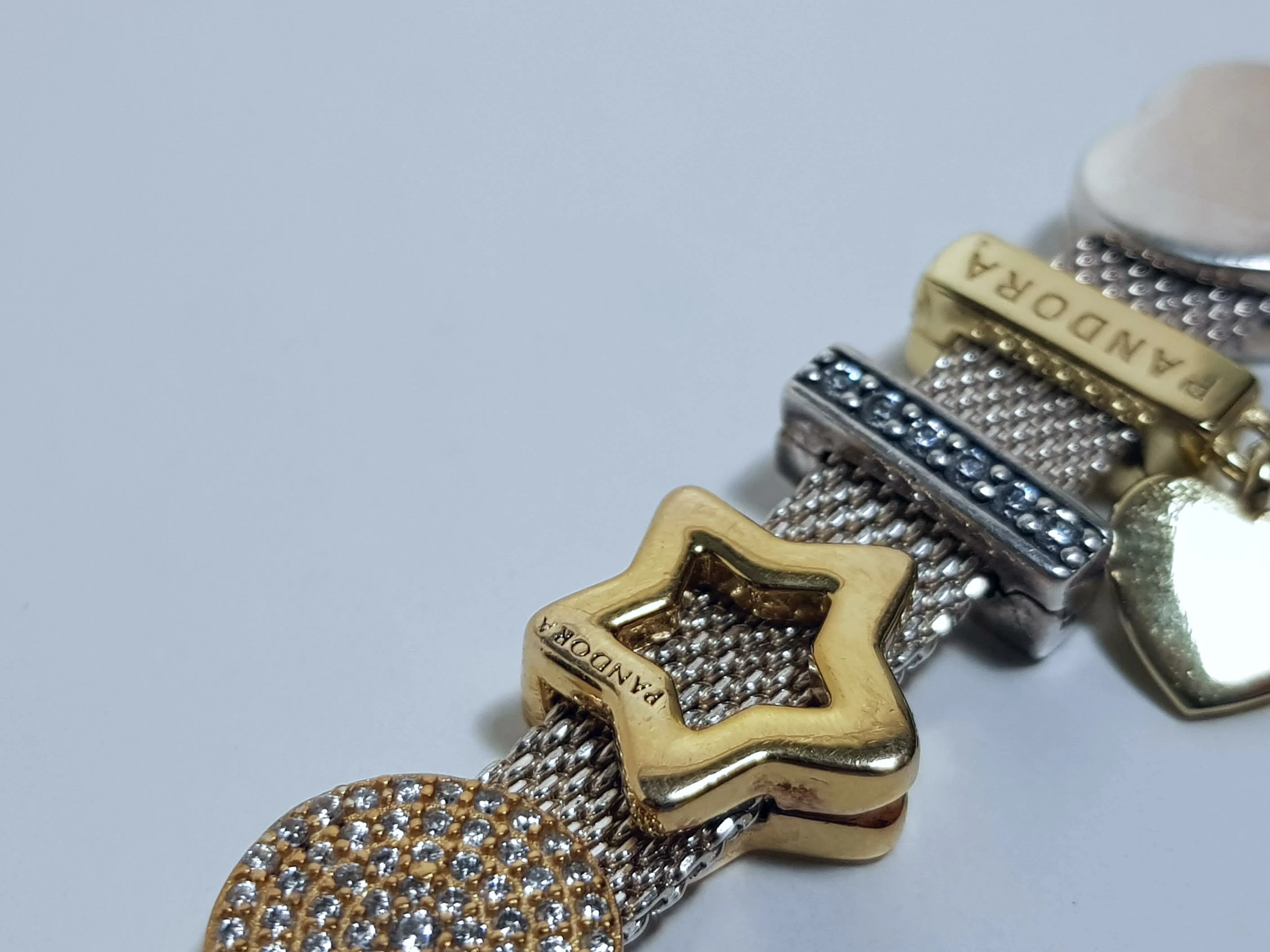 bransoletka-pandora-charmsy-reflexions-rodzaj-klasyczne