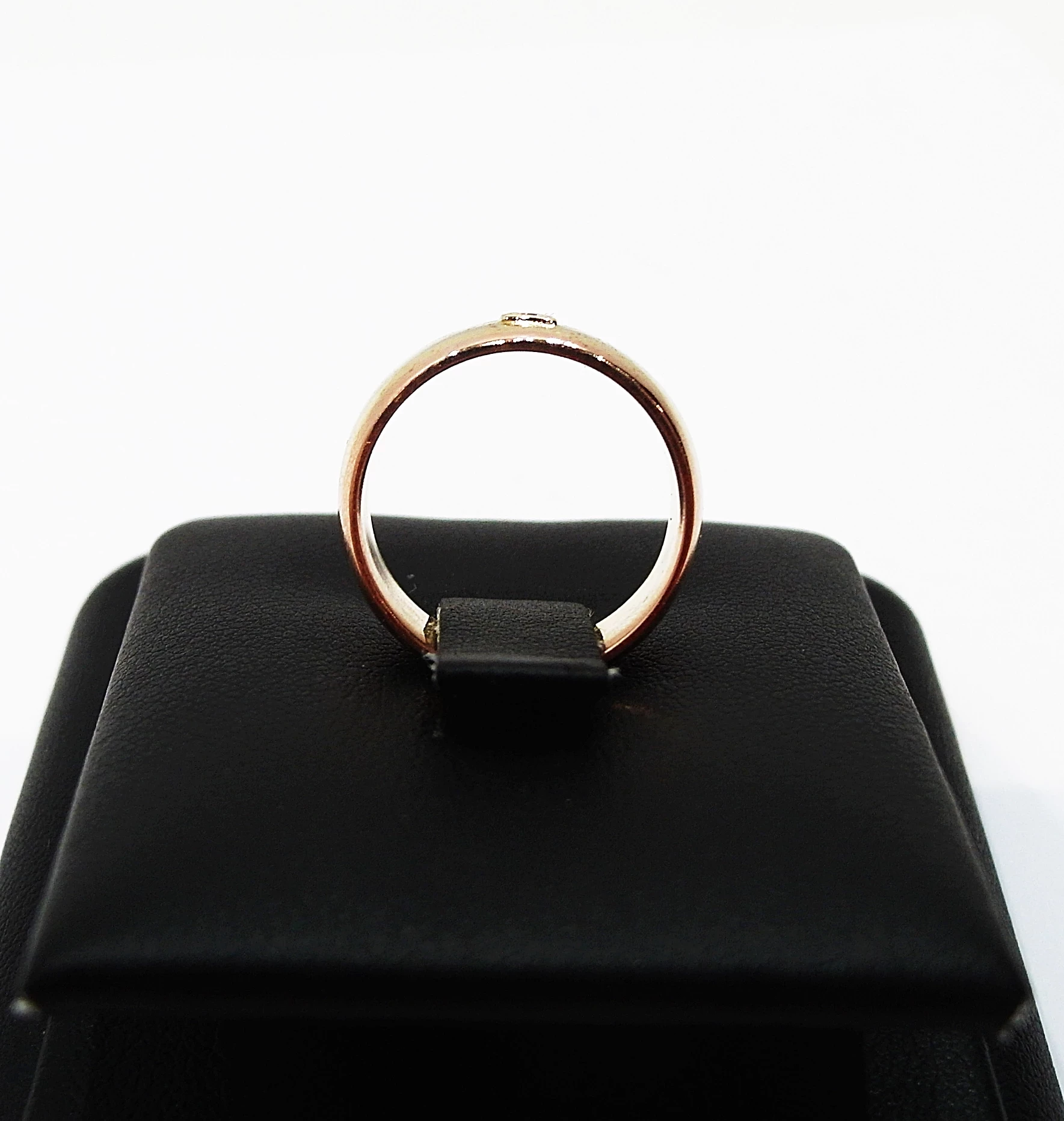 zlota-obraczka-z-brylantem-548g-585-cechy-brak