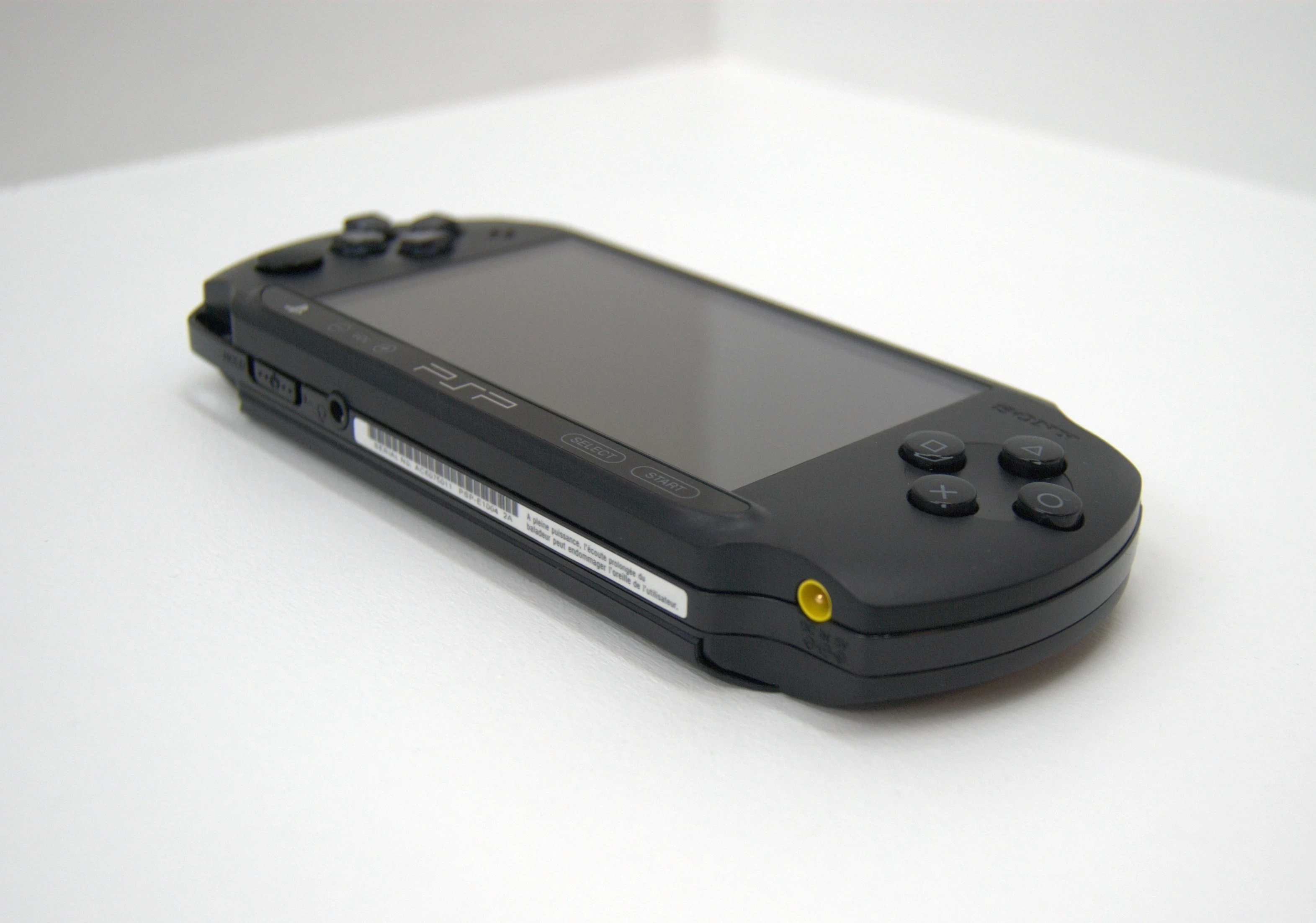 konsola-sony-psp-street-e1004-jak-nowa-wersja-konsoli-slim