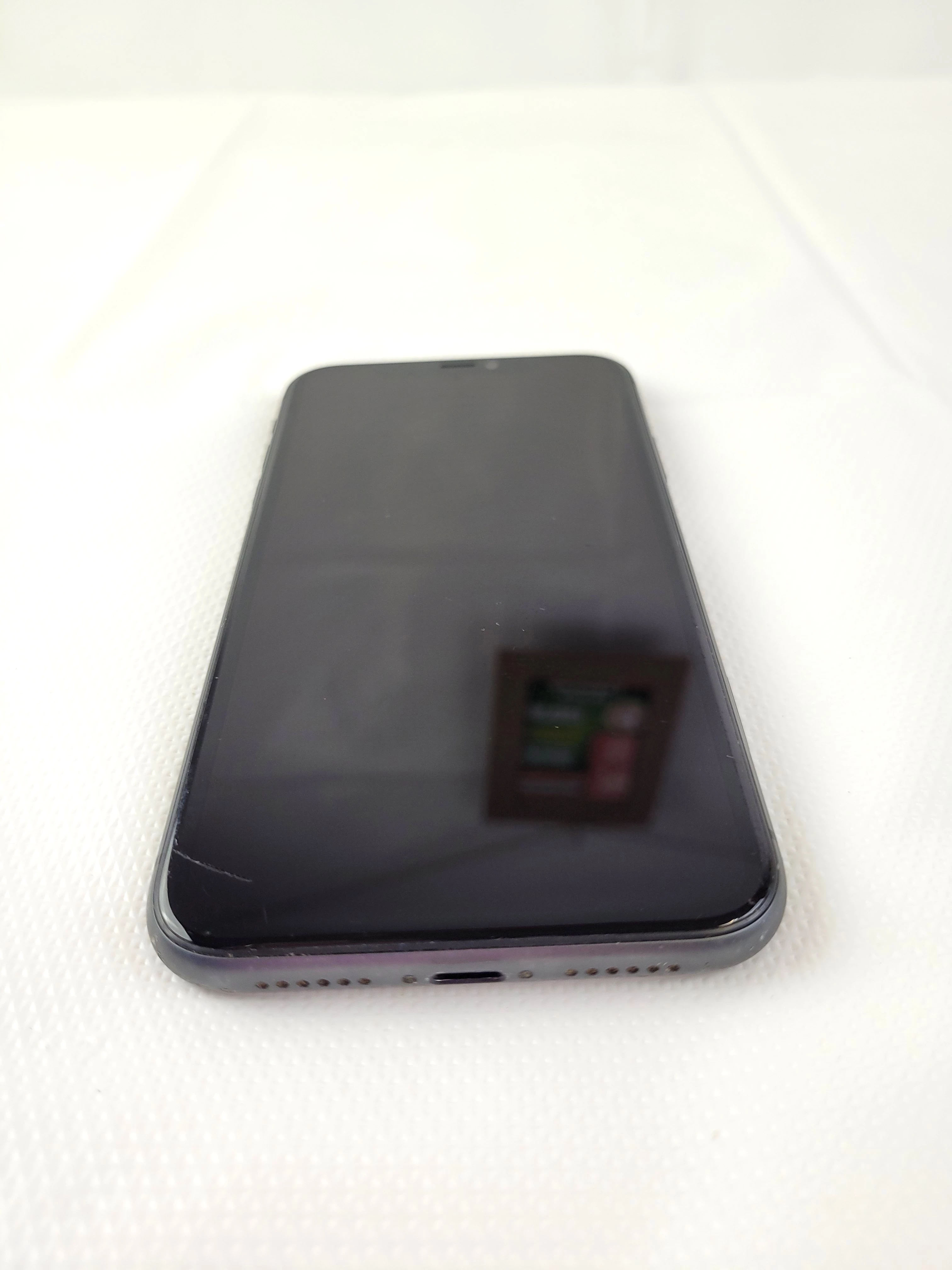 smartfon-apple-iphone-11-4-gb-64-gb-zbity-tyl-stan-uzywany