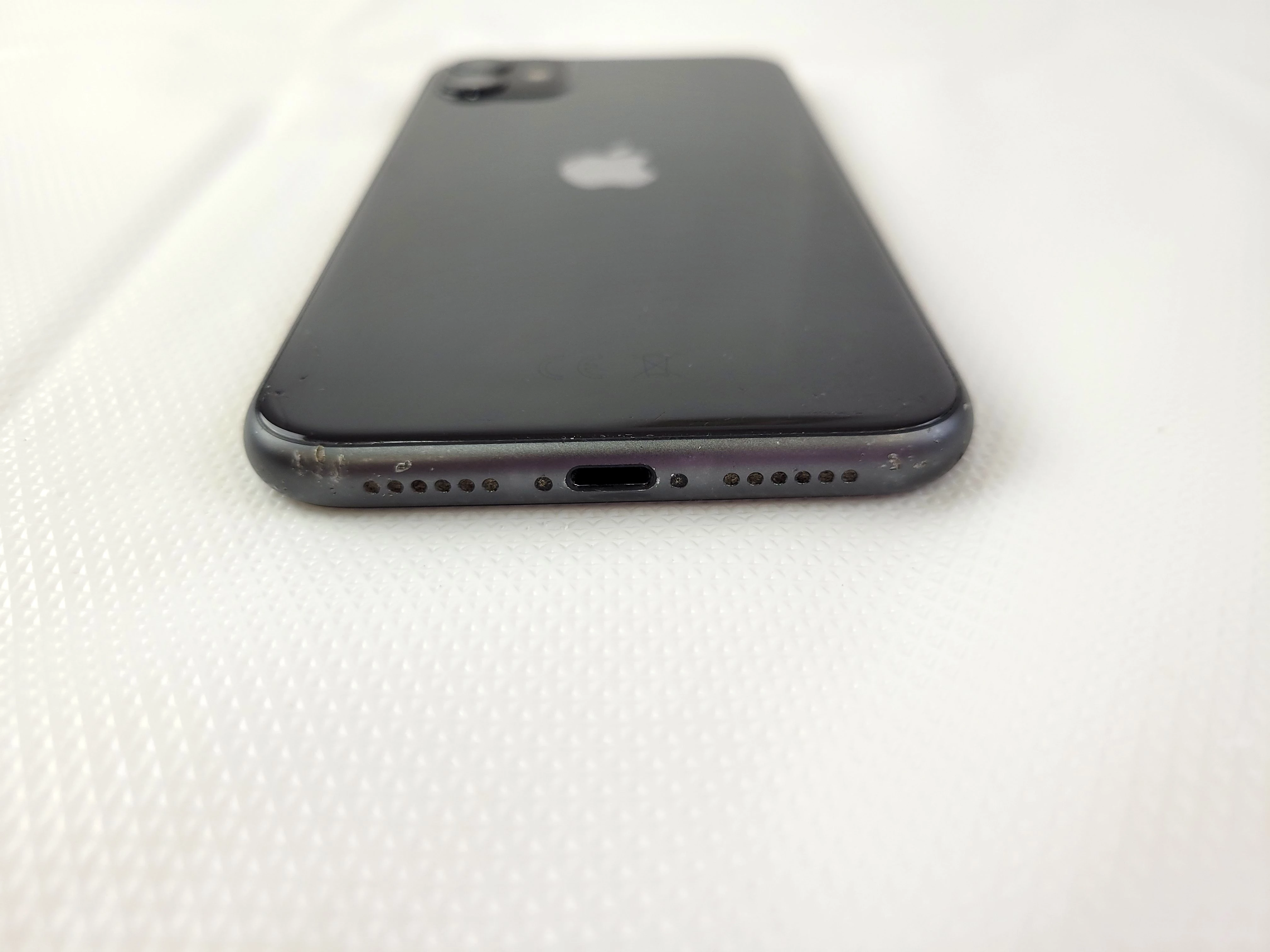 smartfon-apple-iphone-11-4-gb-64-gb-zbity-tyl-typ-smartfon