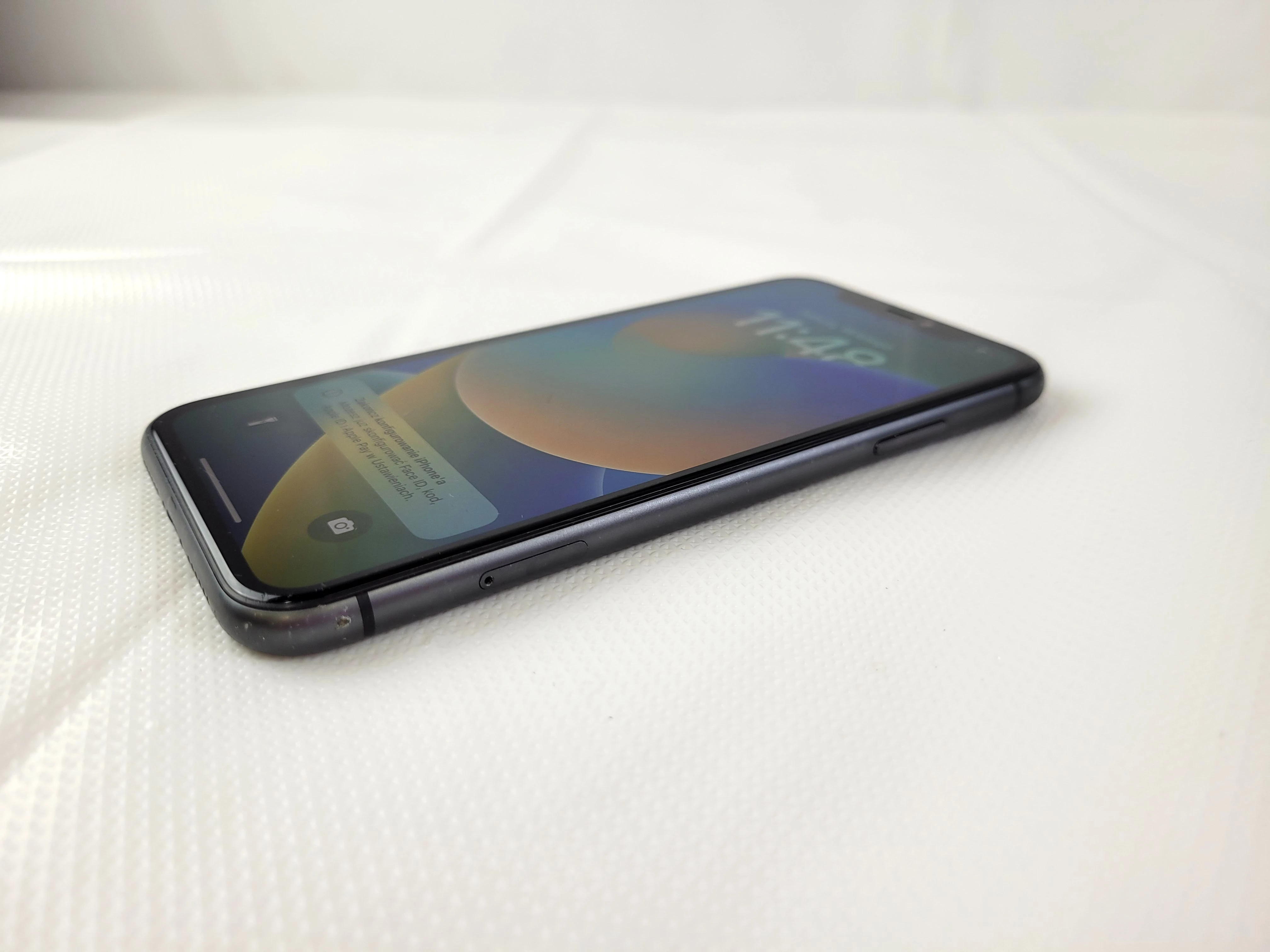 smartfon-apple-iphone-11-4-gb-64-gb-zbity-tyl-ean-gtin-0190199217942