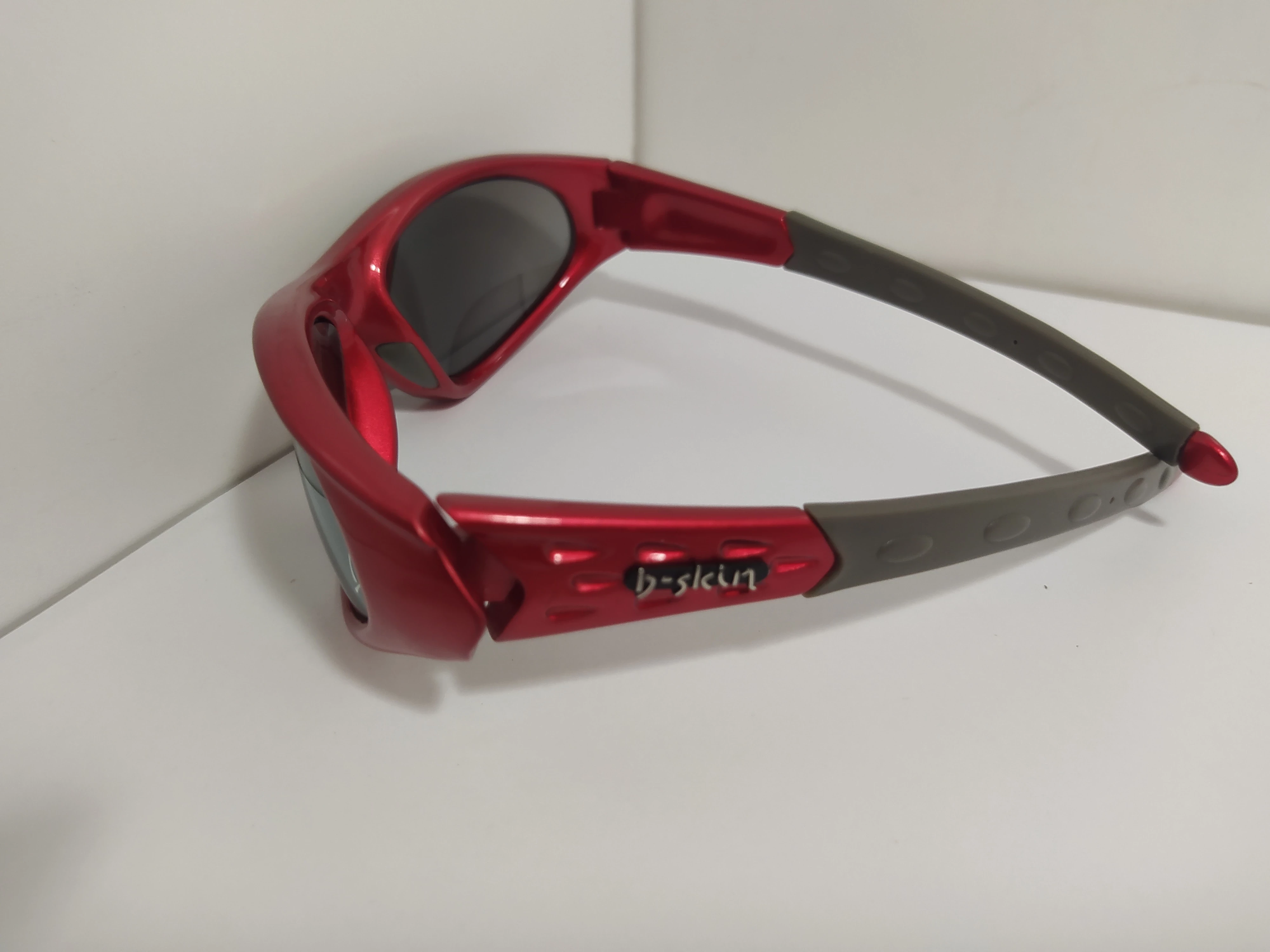 okulary-sportowe-na-rower-b-skin-kolor-soczewek-szare-i-czarne